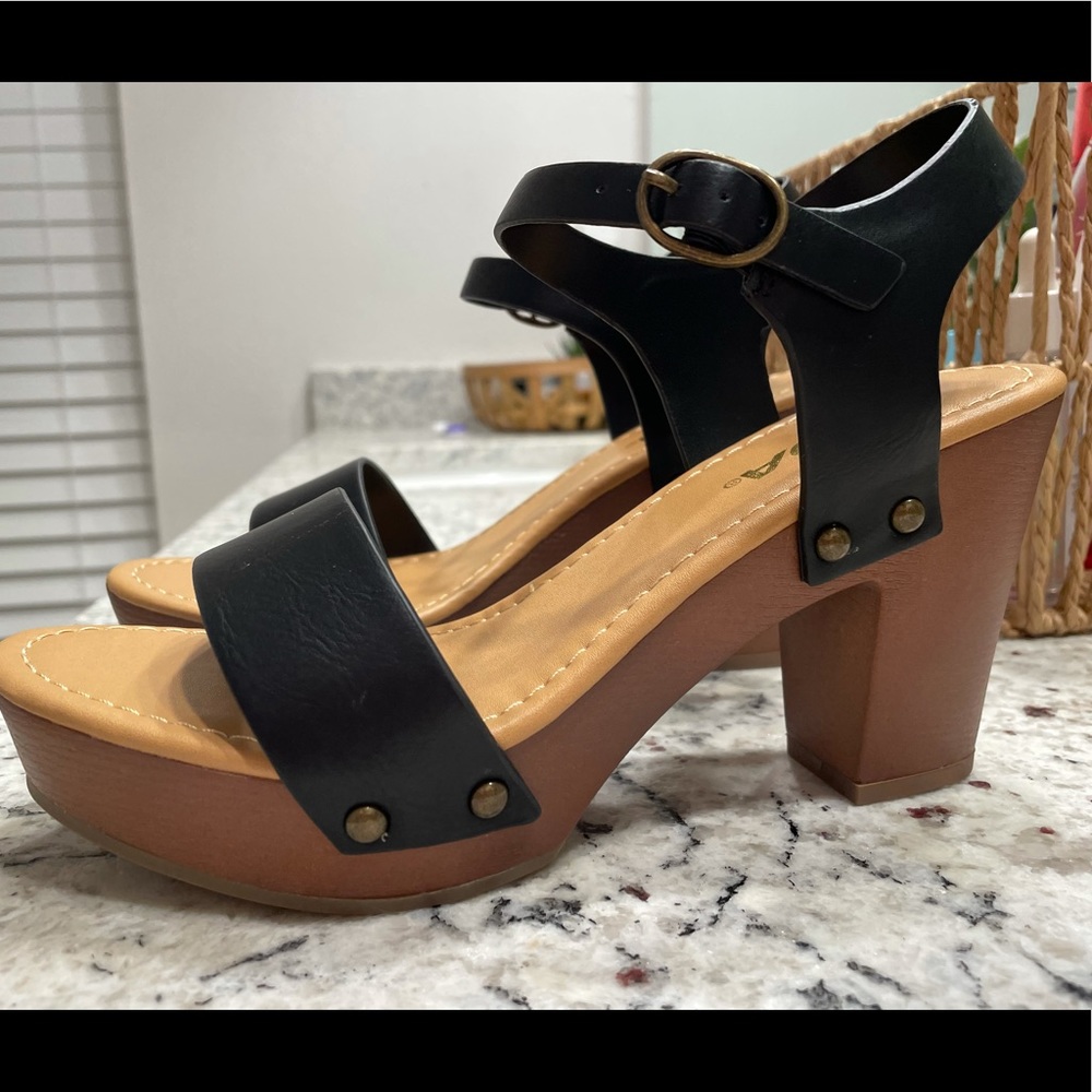 Black sandals